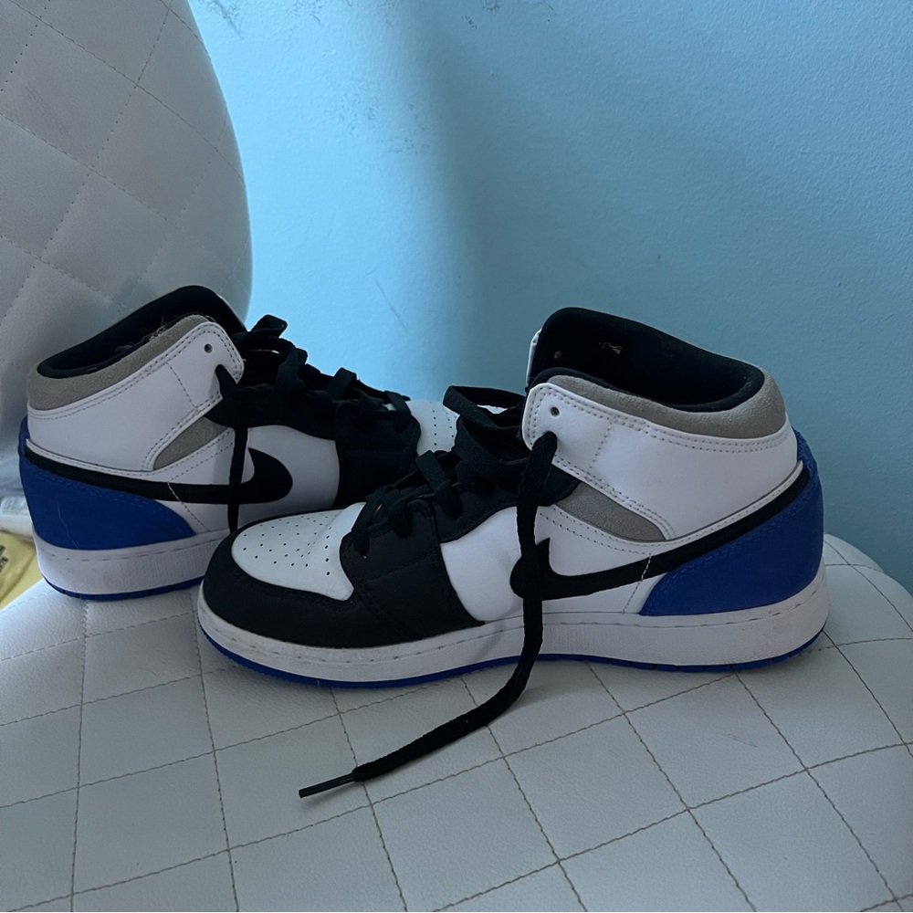Barely worn Nike Jordan 1 Mid SE Royal Black Toe